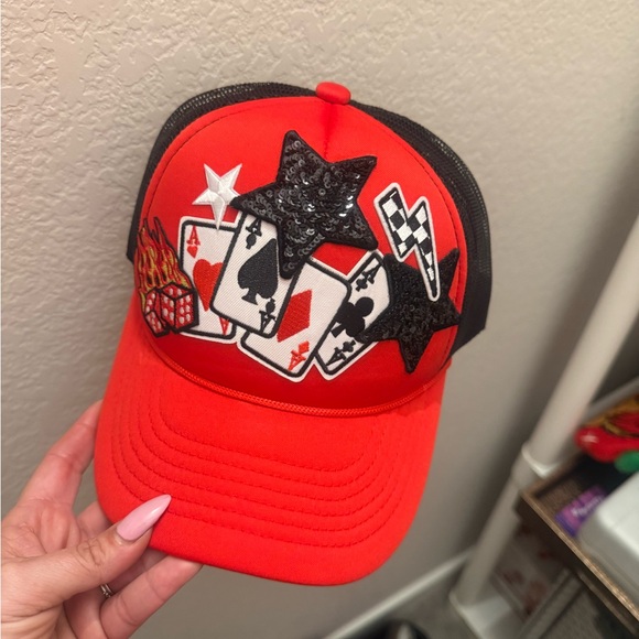 Accessories - Lucky Cards Trucker Hat Red Mesh Snapback Casino Vegas Poker playing cards Star